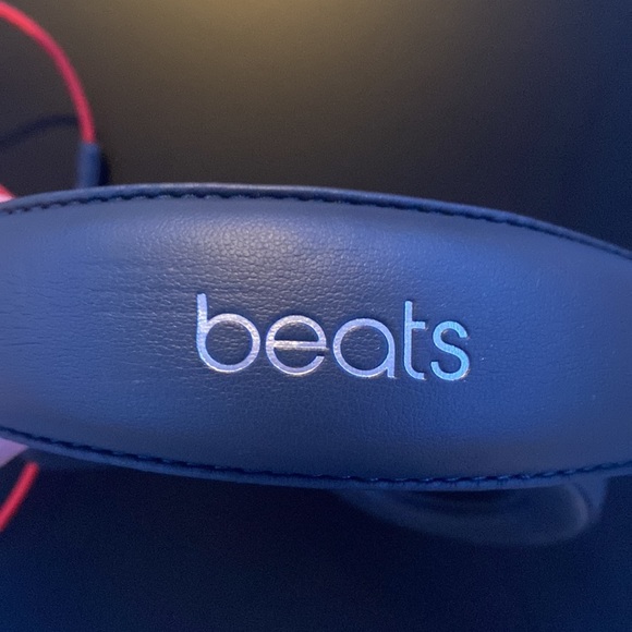 Beats by Dr. Dre headphones - Picture 3 of 4